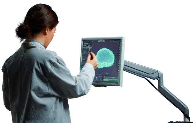 Doctor-with-AI-Powered-Intraoperative-Neurophysiological-Monitoring